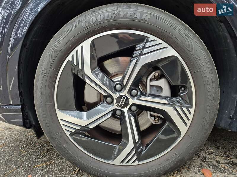 Позашляховик / Кросовер Audi Q4 e-tron 2024 в Шевченкове