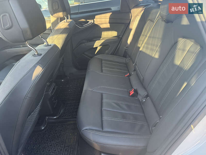 Внедорожник / Кроссовер Audi Q4 e-tron 2023 в Киеве