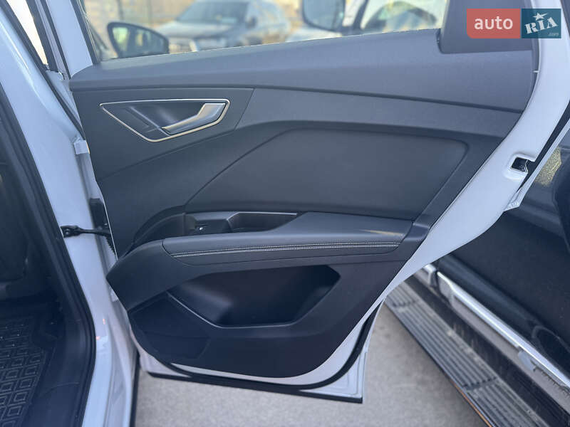 Внедорожник / Кроссовер Audi Q4 e-tron 2023 в Киеве