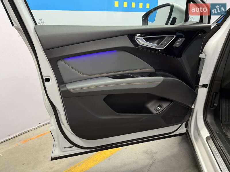 Позашляховик / Кросовер Audi Q4 e-tron 2023 в Києві