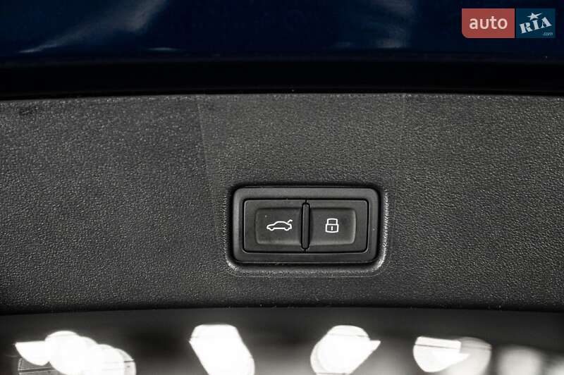 Позашляховик / Кросовер Audi Q4 e-tron 2021 в Одесі