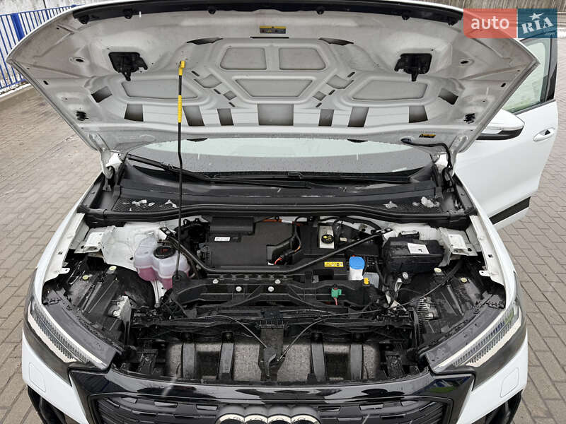 Позашляховик / Кросовер Audi Q4 e-tron 2021 в Луцьку