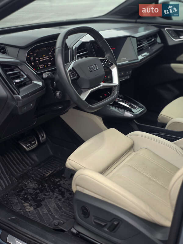 Позашляховик / Кросовер Audi Q4 e-tron 2022 в Києві