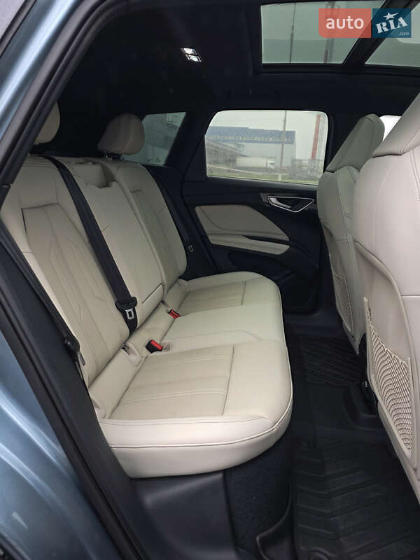 Позашляховик / Кросовер Audi Q4 e-tron 2022 в Києві