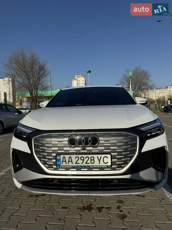 Позашляховик / Кросовер Audi Q4 e-tron 2022 в Києві