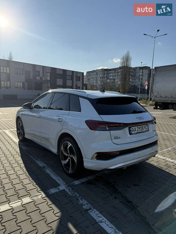Позашляховик / Кросовер Audi Q4 e-tron 2022 в Києві