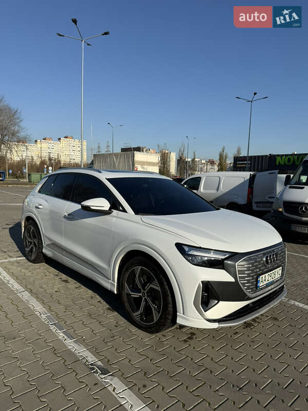 Позашляховик / Кросовер Audi Q4 e-tron 2022 в Києві