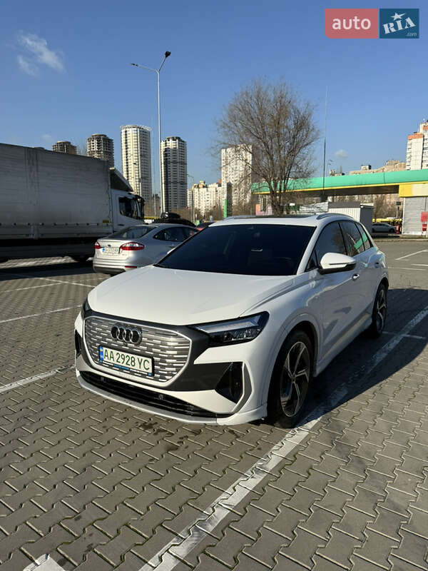 Позашляховик / Кросовер Audi Q4 e-tron 2022 в Києві