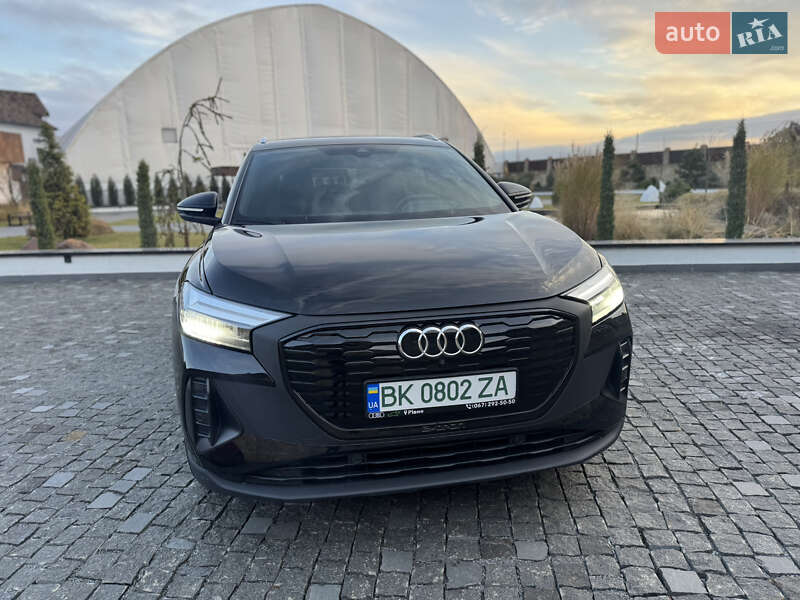Позашляховик / Кросовер Audi Q4 e-tron 2022 в Рівному