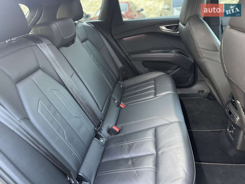 Позашляховик / Кросовер Audi Q4 e-tron 2022 в Рівному