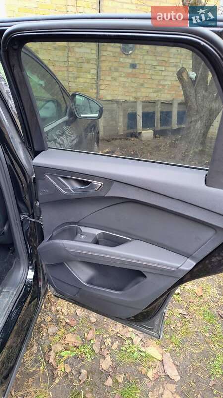 Внедорожник / Кроссовер Audi Q4 e-tron 2022 в Киеве