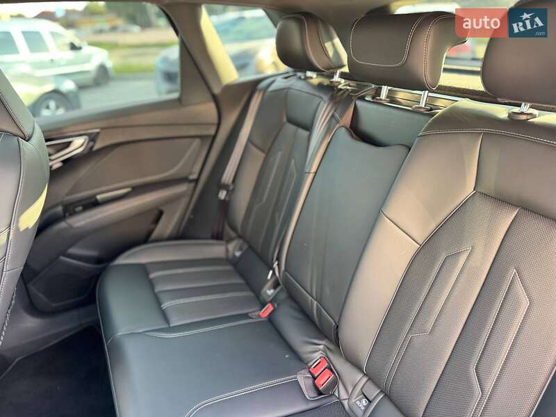 Позашляховик / Кросовер Audi Q4 e-tron 2024 в Києві фото 19 Позашляховик / Кросовер Audi Q4 e-tron 2024 в Києві