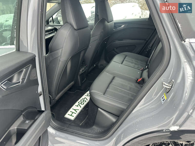 Внедорожник / Кроссовер Audi Q4 e-tron 2021 в Киеве