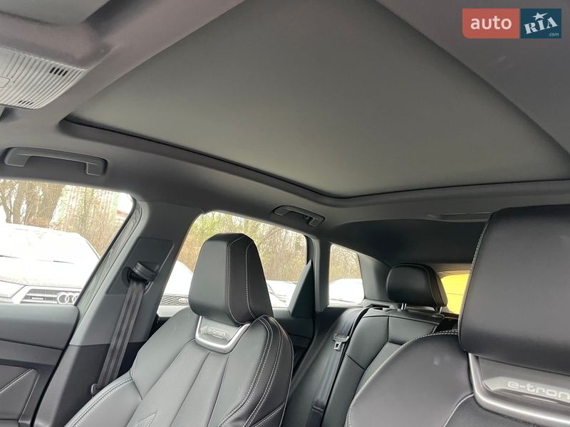 Внедорожник / Кроссовер Audi Q4 e-tron 2024 в Львове
