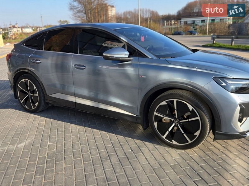 Позашляховик / Кросовер Audi Q4 e-tron 2022 в Вінниці
