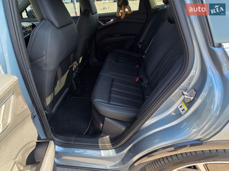 Позашляховик / Кросовер Audi Q4 e-tron 2022 в Вінниці