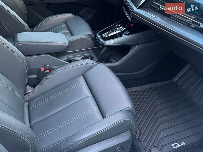 Внедорожник / Кроссовер Audi Q4 e-tron 2024 в Днепре