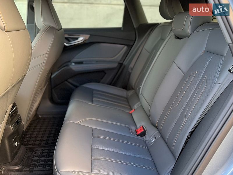 Внедорожник / Кроссовер Audi Q4 e-tron 2023 в Киеве фото 6 Внедорожник / Кроссовер Audi Q4 e-tron 2023 в Киеве