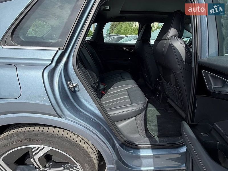 Внедорожник / Кроссовер Audi Q4 e-tron 2024 в Львове