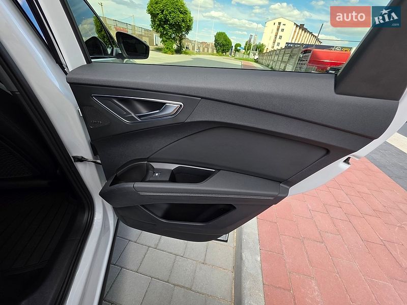 Внедорожник / Кроссовер Audi Q4 e-tron 2023 в Ивано-Франковске