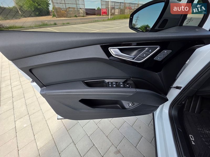 Внедорожник / Кроссовер Audi Q4 e-tron 2023 в Ивано-Франковске