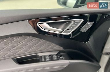 Внедорожник / Кроссовер Audi Q4 e-tron 2023 в Львове