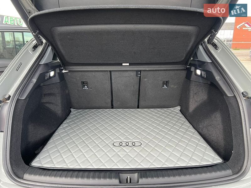 Внедорожник / Кроссовер Audi Q4 e-tron 2023 в Львове