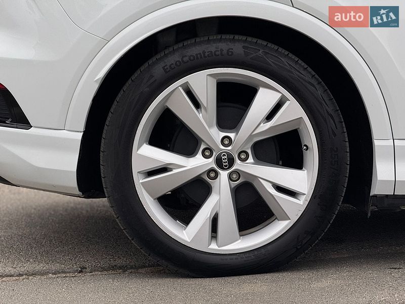 Внедорожник / Кроссовер Audi Q4 e-tron 2021 в Киеве