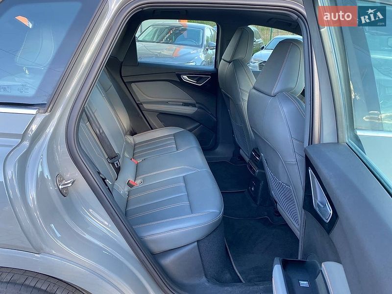 Внедорожник / Кроссовер Audi Q4 e-tron 2024 в Львове