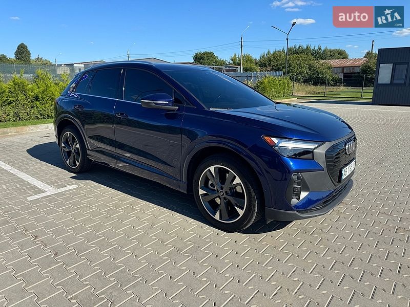 Позашляховик / Кросовер Audi Q4 e-tron 2022 в Вінниці