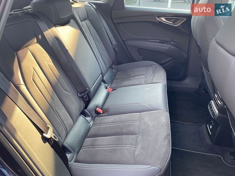 Внедорожник / Кроссовер Audi Q4 e-tron 2023 в Киеве