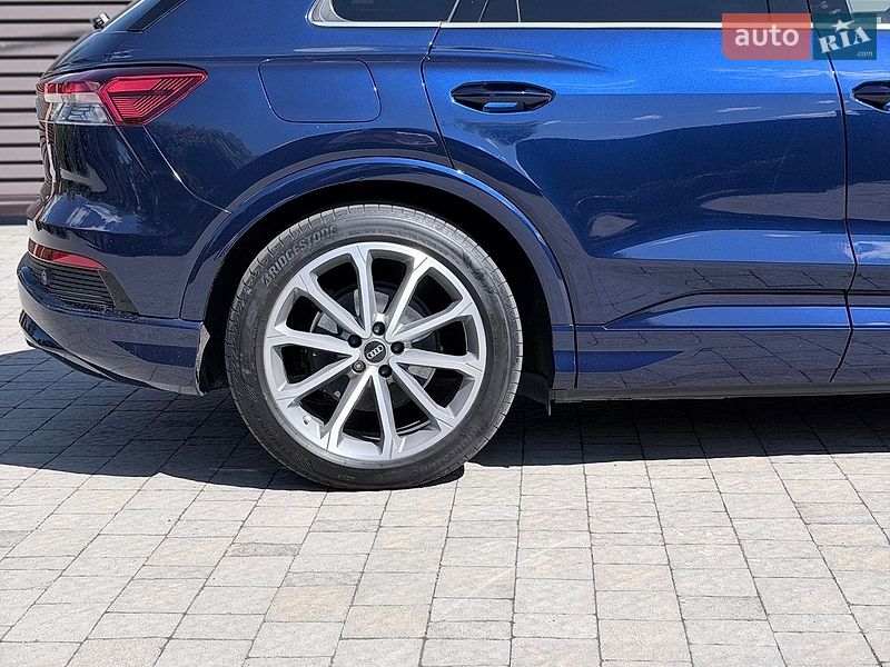 Внедорожник / Кроссовер Audi Q4 e-tron 2023 в Львове