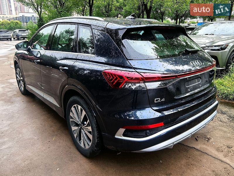 Внедорожник / Кроссовер Audi Q4 e-tron 2024 в Киеве