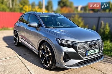 Внедорожник / Кроссовер Audi Q4 e-tron 2023 в Сарнах
