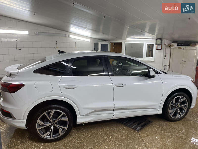 Позашляховик / Кросовер Audi Q4 Sportback e-tron 2023 в Києві