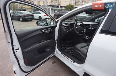 Внедорожник / Кроссовер Audi Q4 Sportback e-tron 2022 в 