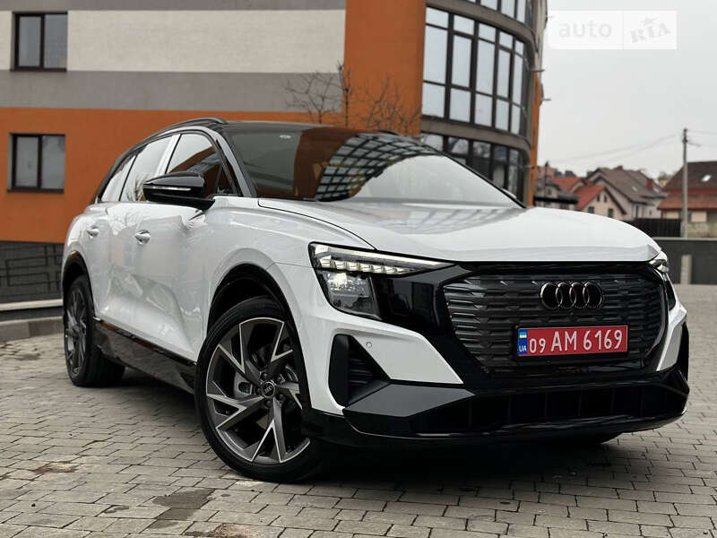 Позашляховик / Кросовер Audi Q5 e-tron 2023 в Івано-Франківську