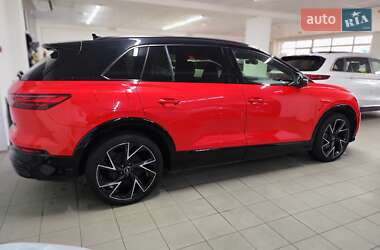 Позашляховик / Кросовер Audi Q5 e-tron 2023 в 