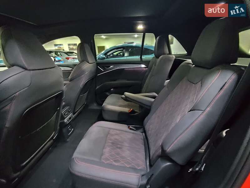 Позашляховик / Кросовер Audi Q5 e-tron 2023 в Києві