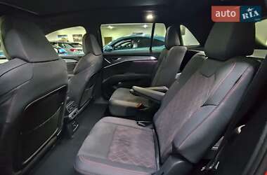Позашляховик / Кросовер Audi Q5 e-tron 2023 в 