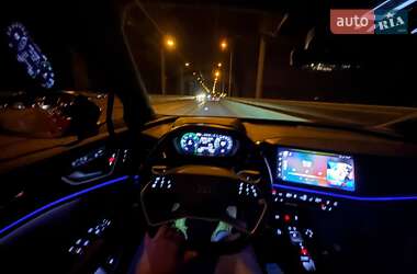 Внедорожник / Кроссовер Audi Q5 e-tron 2022 в 