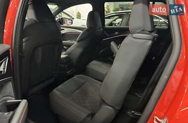 Позашляховик / Кросовер Audi Q5 e-tron 2022 в 