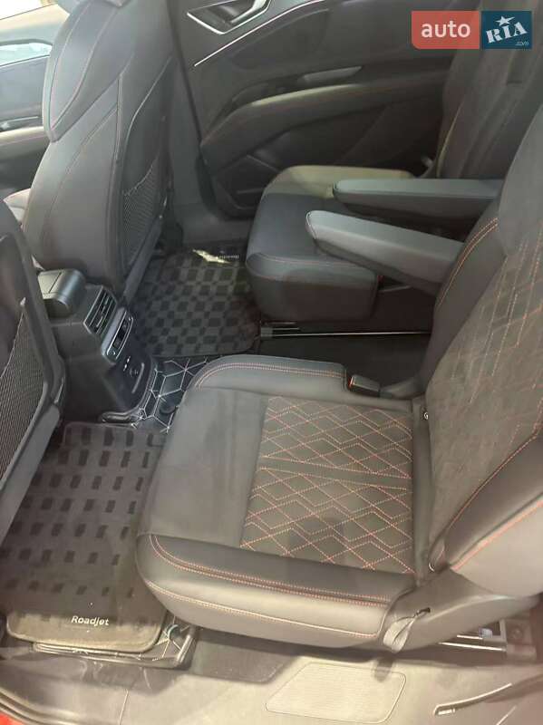 Позашляховик / Кросовер Audi Q5 e-tron 2022 в Києві