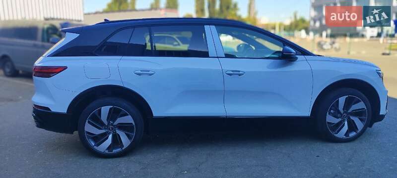 Позашляховик / Кросовер Audi Q5 e-tron 2024 в Києві