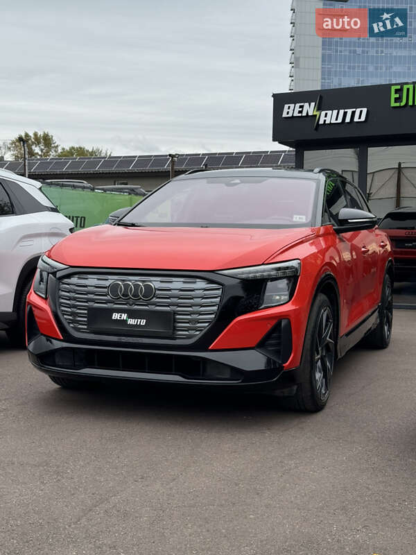 Позашляховик / Кросовер Audi Q5 e-tron 2022 в Києві
