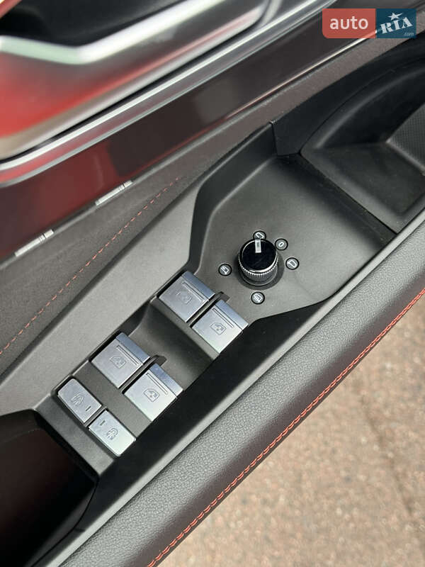 Позашляховик / Кросовер Audi Q5 e-tron 2022 в Києві