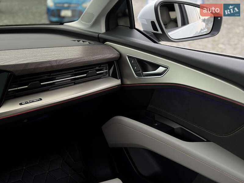 Позашляховик / Кросовер Audi Q5 e-tron 2022 в Києві