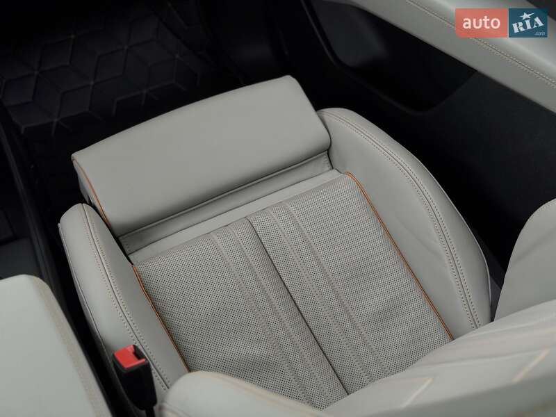 Позашляховик / Кросовер Audi Q5 e-tron 2022 в Києві