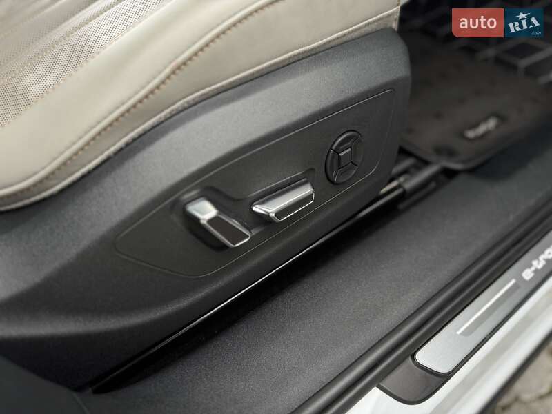 Позашляховик / Кросовер Audi Q5 e-tron 2022 в Києві