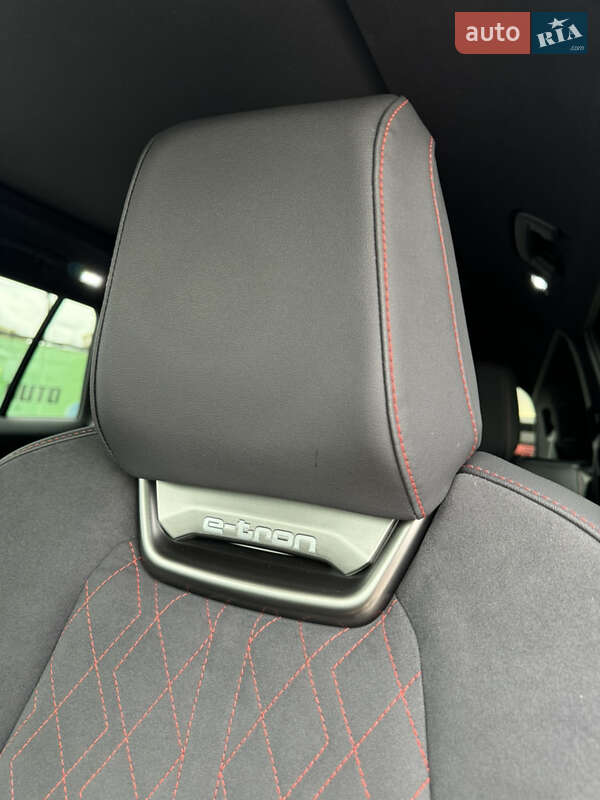 Внедорожник / Кроссовер Audi Q5 e-tron 2022 в Киеве фото 28 Внедорожник / Кроссовер Audi Q5 e-tron 2022 в Киеве